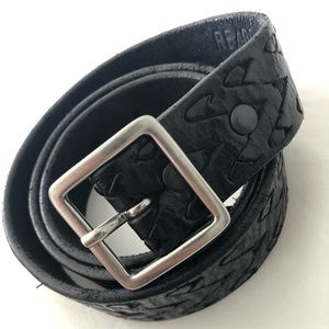 Re/done embossed square buckle belt